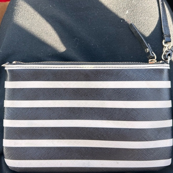 Kate Spade vintage Set! Cross body pebble purse with stripped wristlet. - Picture 10 of 16